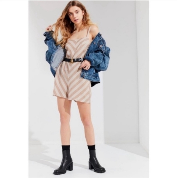 NWT Urban Outfitters Tan Chevron Romper Women's Small S Linen Cotton Blend New - Picture 3 of 7